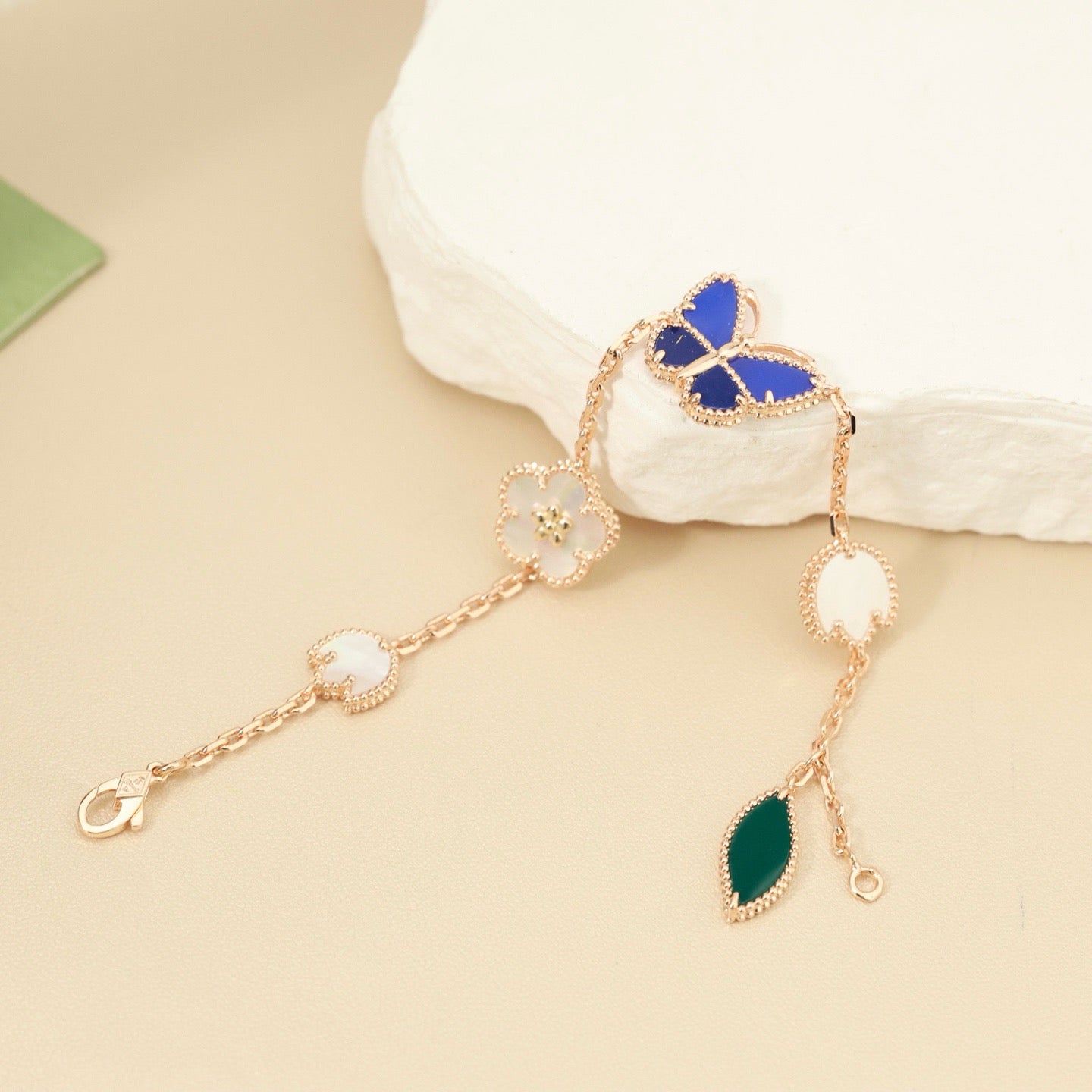 [Garvey]SPRING ENCHANTMENT BUTTERFLY & FLORAL CHARM BRACELET