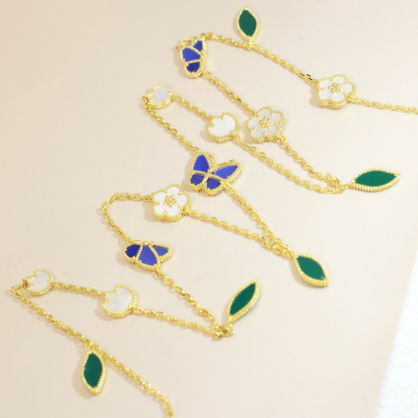 [Garvey]LUCKY SPRING BUTTERFLY & FLOWER STATEMENT NECKLACE - 15-MOTIF FLORAL DESIGN