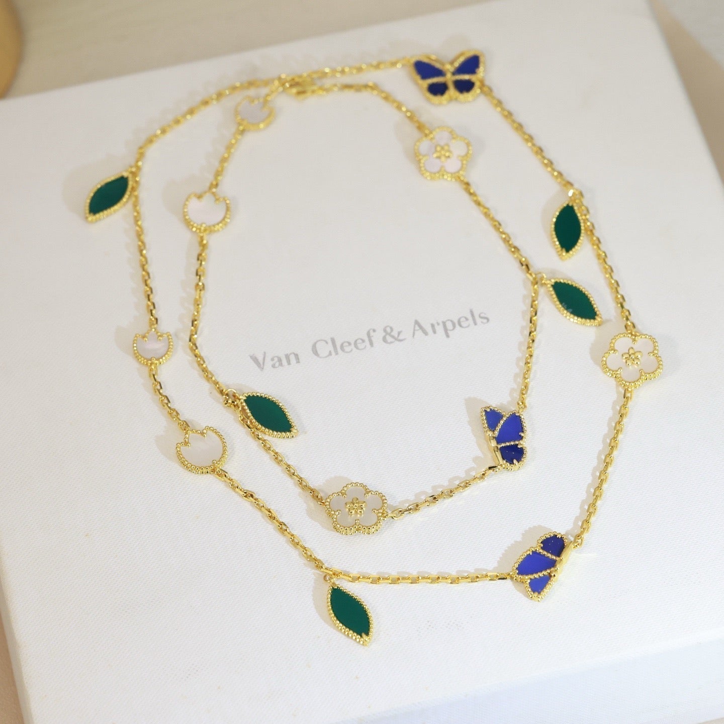 [Garvey]LUCKY SPRING BUTTERFLY & FLOWER STATEMENT NECKLACE - 15-MOTIF FLORAL DESIGN