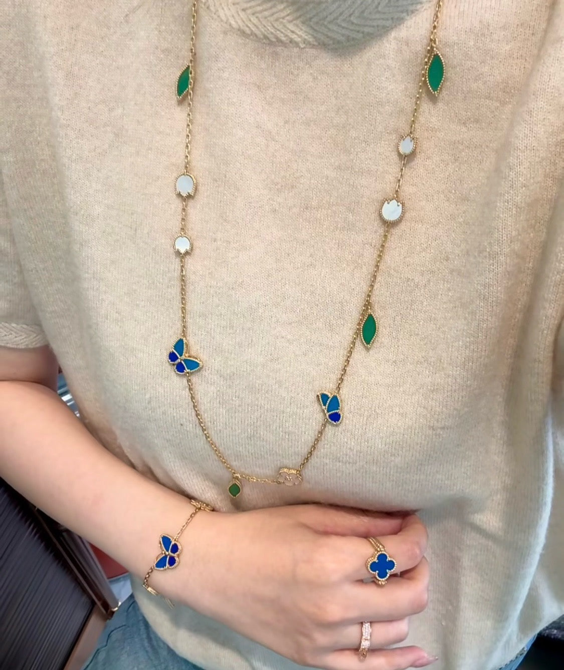 [Garvey]LUCKY SPRING BUTTERFLY & FLOWER STATEMENT NECKLACE - 15-MOTIF FLORAL DESIGN