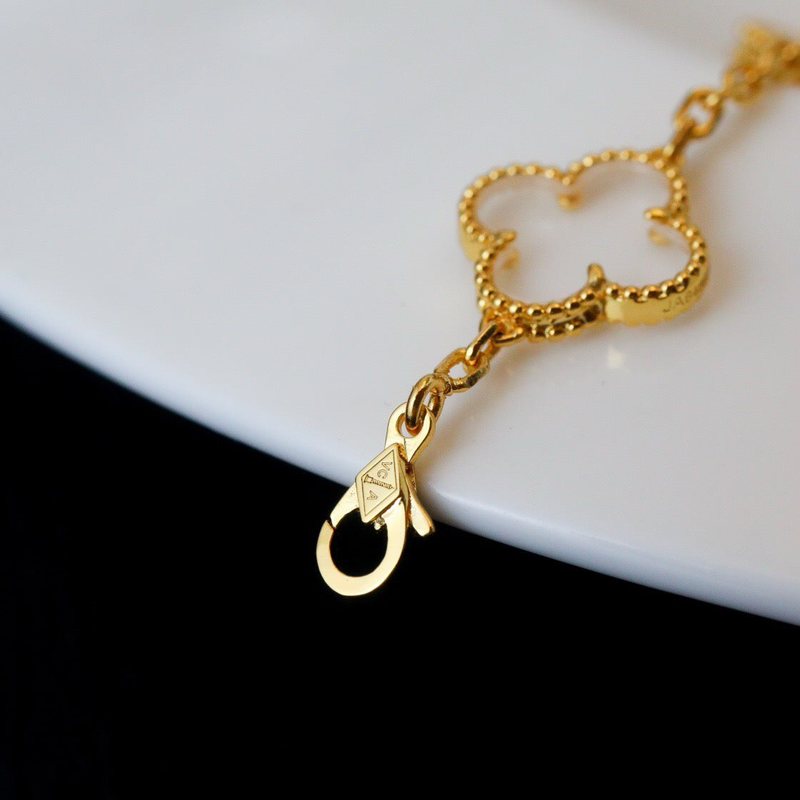 [Garvey ]CLOVER 5 MOTIF ROCK CRYSTAL BRACELET