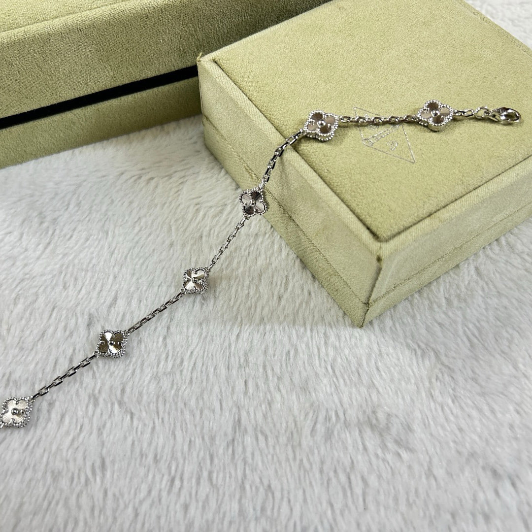 [Garvey ]CLOVER 6 MOTIF DIAMOND BRACELET