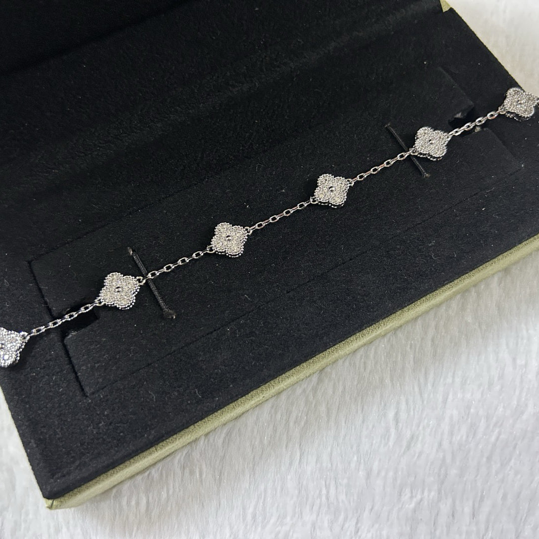 [Garvey ]CLOVER 6 MOTIF DIAMOND BRACELET