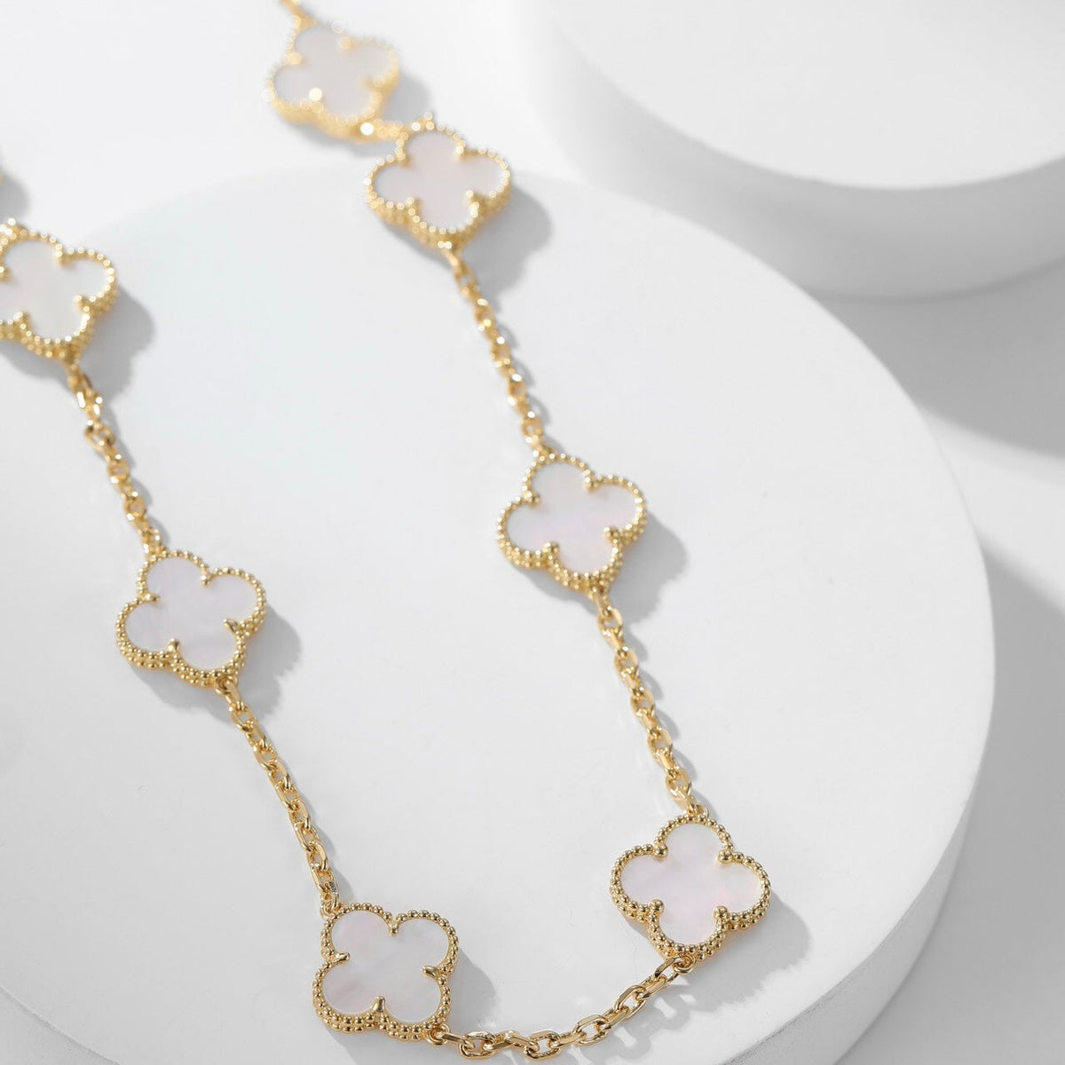 [Garvey ]CLOVER 10 MOTIFS WHITE MOTHER OF PEARL NECKLACE