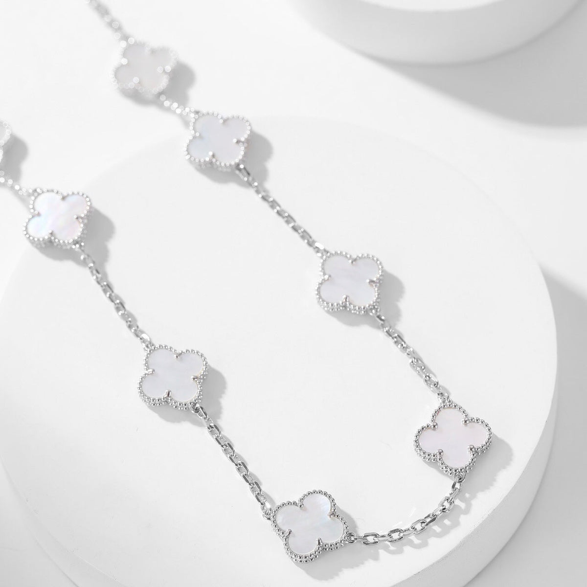 [Garvey ]CLOVER 10 MOTIFS WHITE MOTHER OF PEARL NECKLACE