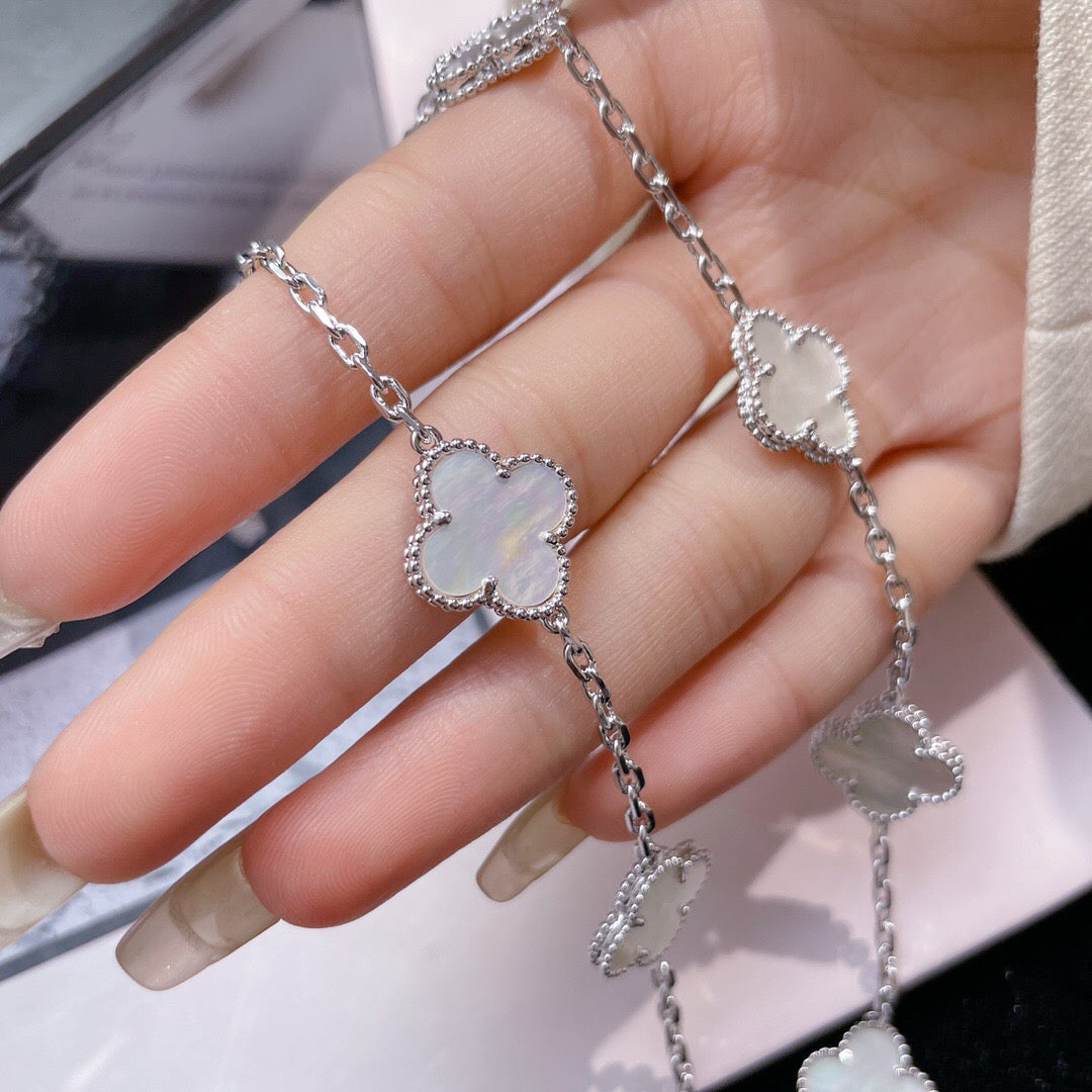 [Garvey ]CLOVER 10 MOTIFS WHITE MOTHER OF PEARL NECKLACE
