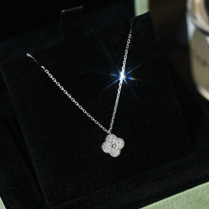 [Garvey ]CLOVER MINI 9.5MM PENDANT DIAMOND NECKLACE
