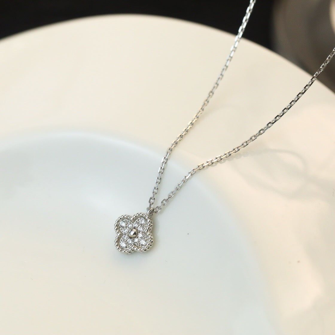 [Garvey ]CLOVER MINI 9.5MM PENDANT DIAMOND NECKLACE