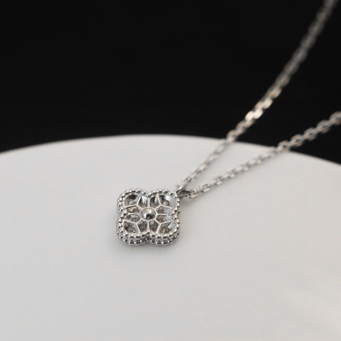 [Garvey ]CLOVER MINI 9.5MM PENDANT DIAMOND NECKLACE