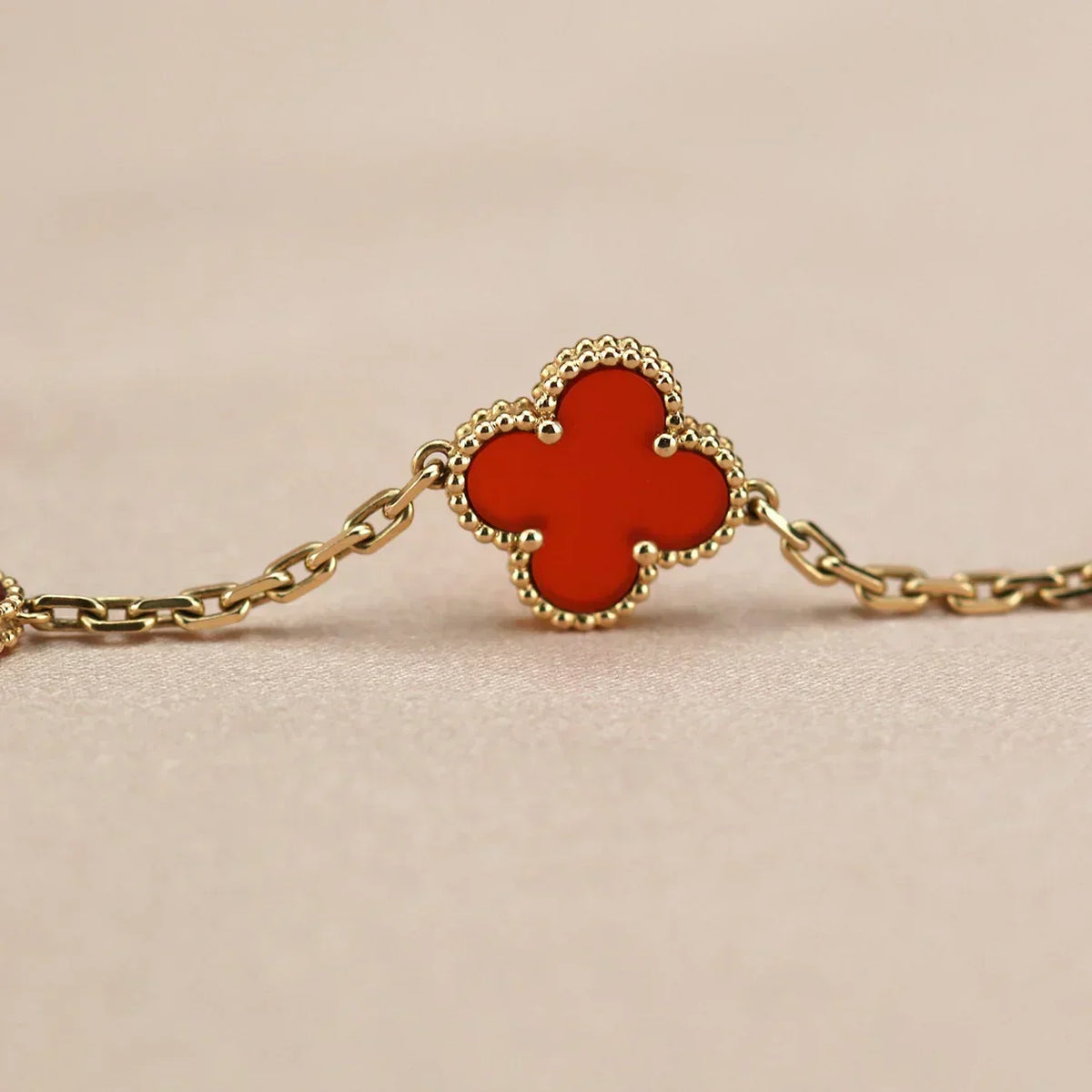 [Garvey ] CLOVER 5 MOTIF RED CORNELIAN BRACELET COLLECTION