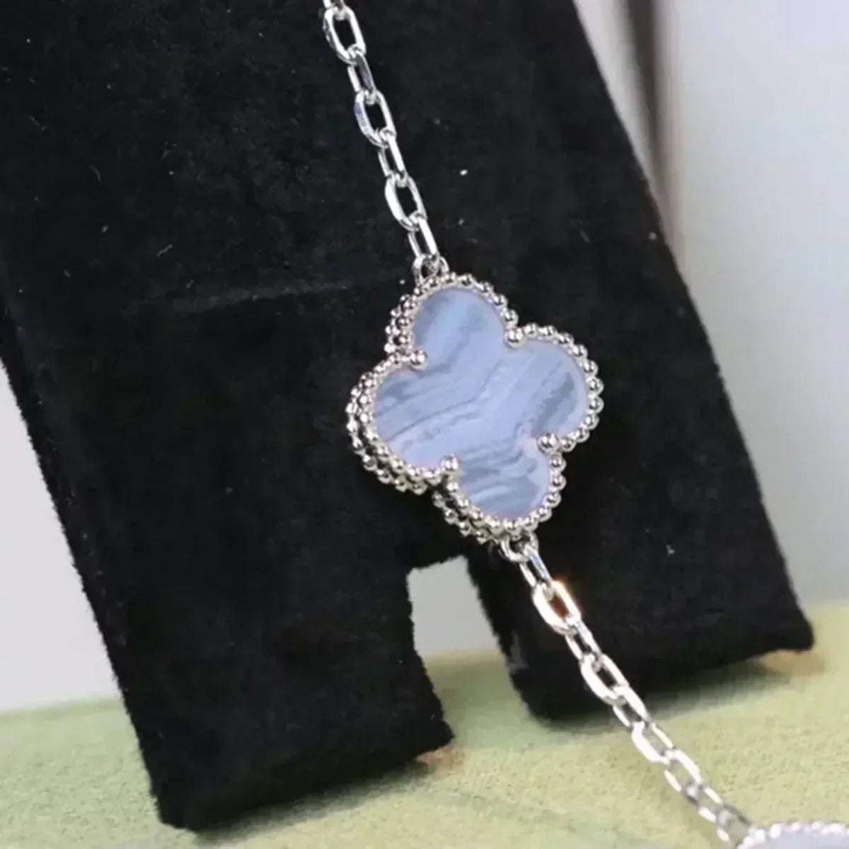 [Garvey ] CLOVER 5 MOTIF PURPLE CHALCEDONY BRACELET COLLECTION