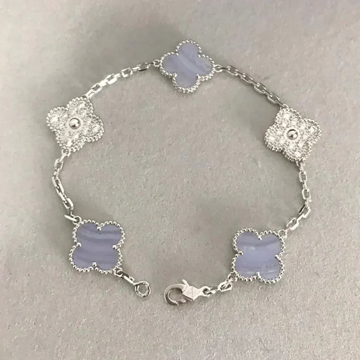 [Garvey ] CLOVER 5 MOTIF PURPLE CHALCEDONY BRACELET COLLECTION