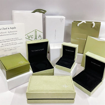 [Garvey ]VA CLOVER BRACELET NECKLACE RING BOX GIFT BAG