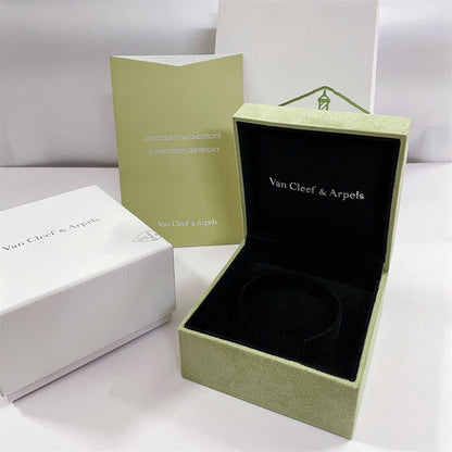 [Garvey ]VA CLOVER BRACELET NECKLACE RING BOX GIFT BAG