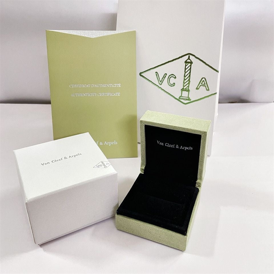 [Garvey ]VA CLOVER BRACELET NECKLACE RING BOX GIFT BAG