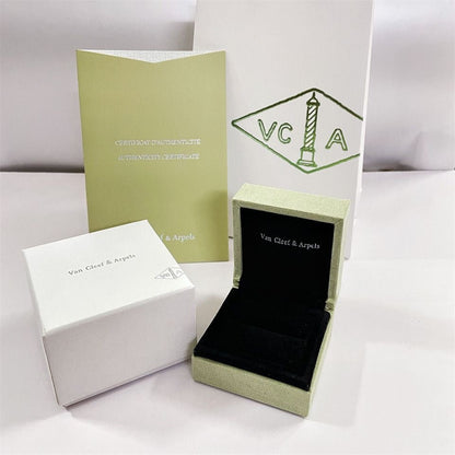 [Garvey ]VA CLOVER BRACELET NECKLACE RING BOX GIFT BAG