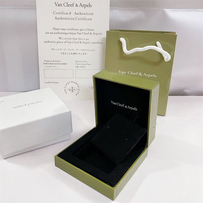 [Garvey ]VA CLOVER BRACELET NECKLACE RING BOX GIFT BAG