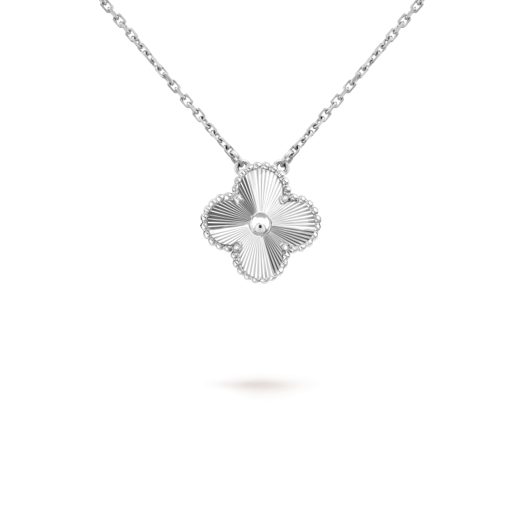 [Garvey ]CLOVER 15MM LASER NECKLACE SILVER