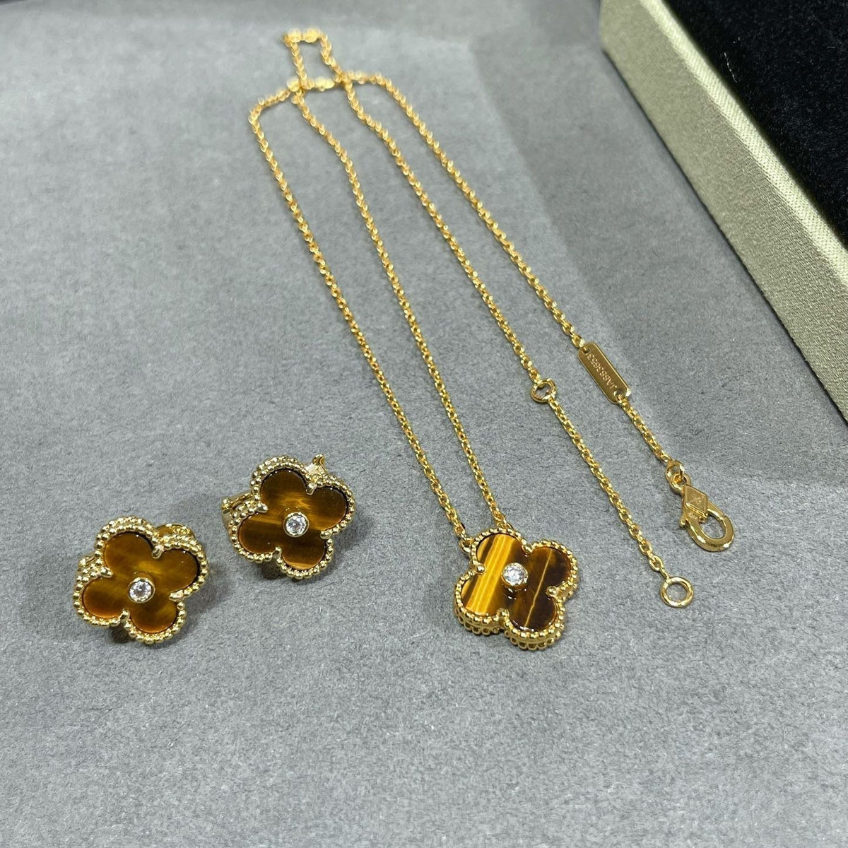 [Garvey ]CLOVER 15MM DIAMOND AND YELLOW TIGER'S EYE AGATE necklace