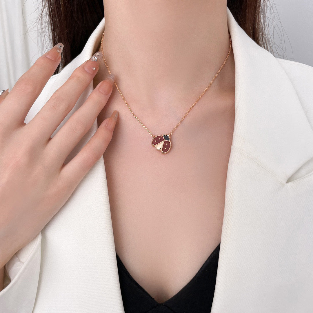 [Garvey ]LUCKY  CARNELIANS LADYBUG NECKLACE