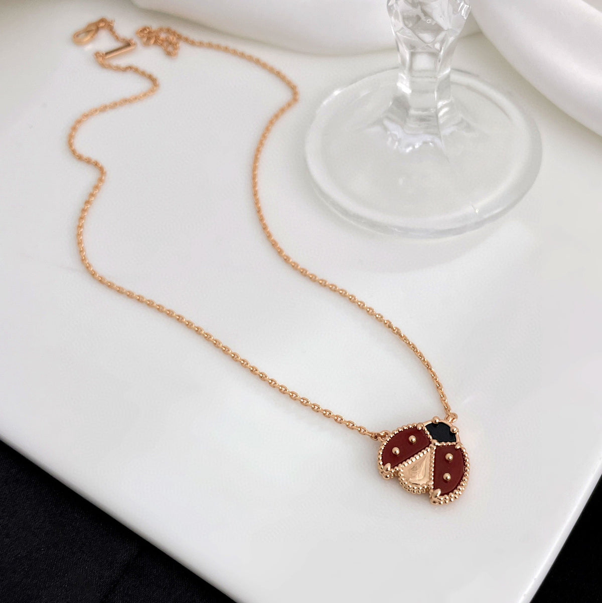 [Garvey ]LUCKY  CARNELIANS LADYBUG NECKLACE