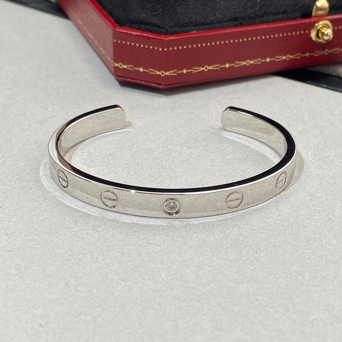[Garvey ]LOVE BRACELET 6.1MM 1 DIAMOND OPEN CUFF
