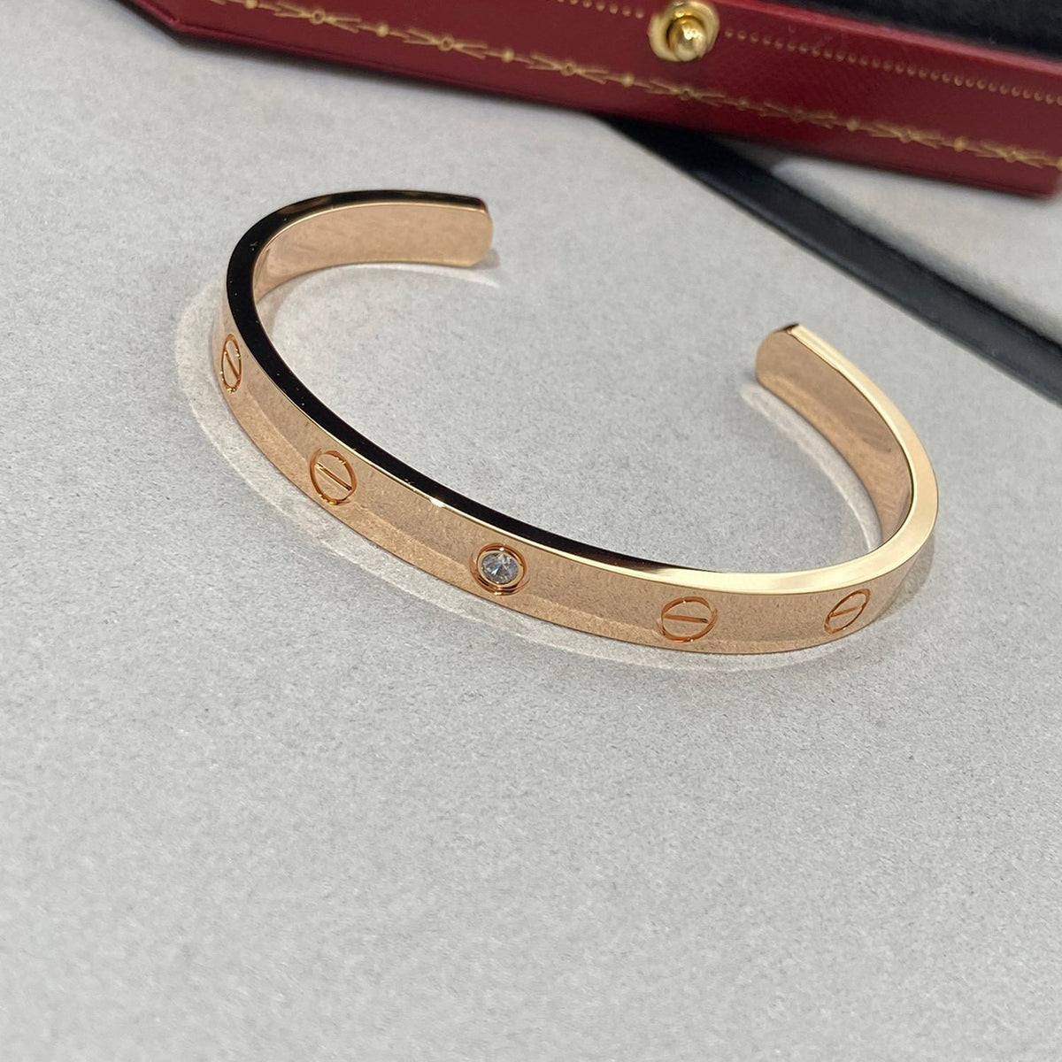 [Garvey ]LOVE BRACELET 6.1MM 1 DIAMOND OPEN CUFF