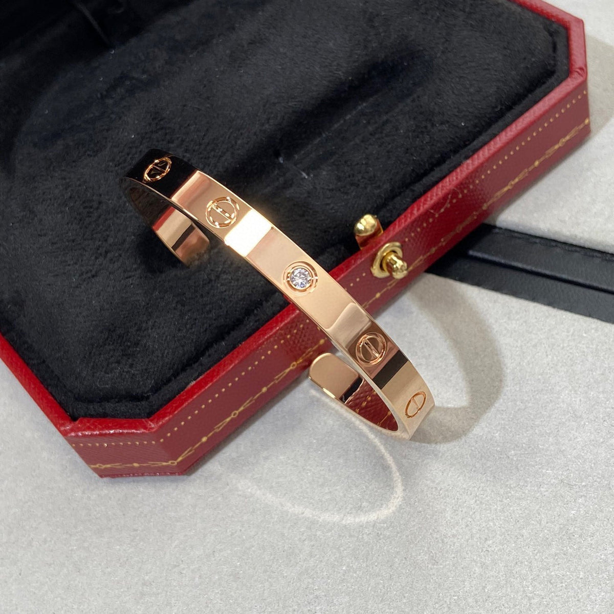 [Garvey ]LOVE BRACELET 6.1MM 1 DIAMOND OPEN CUFF