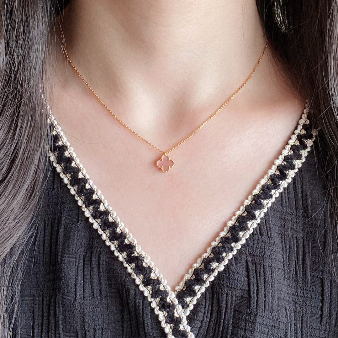 [Garvey ]CLOVER 15MM PINK MOTHER-OF-PEARL SINGLE FLOWER NECKLACE