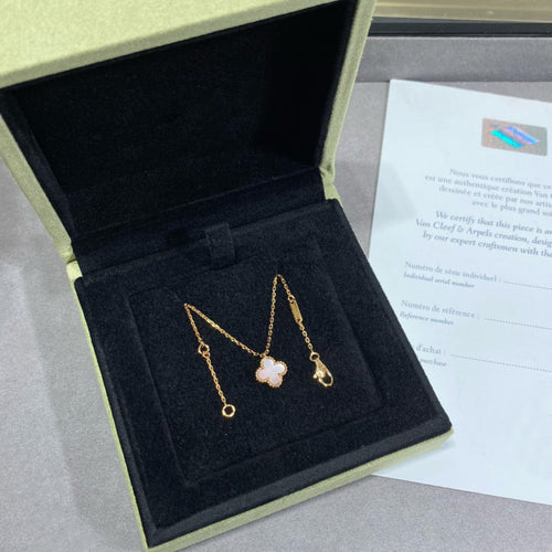 [Garvey ]CLOVER 9.5MM PINK MOTHER OF PEARL SINGLE FLOWER NECKLACE