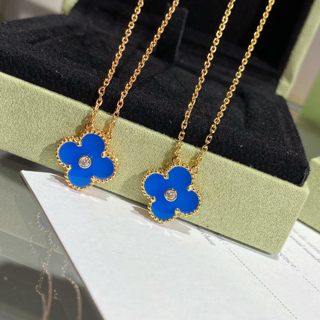 [Garvey ]CLOVER 15MM DIAMOND AND BLUE AGATE NECKLACE