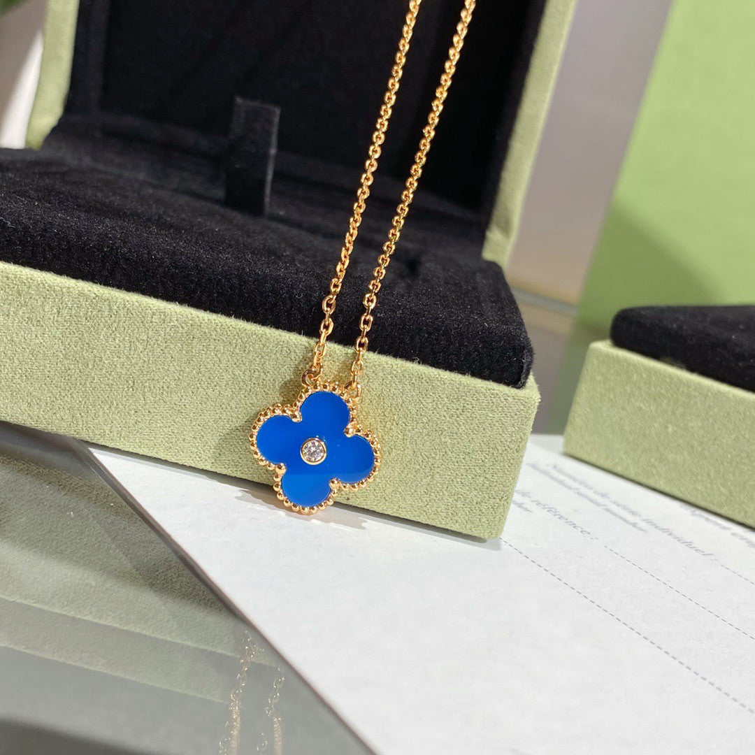 [Garvey ]CLOVER 15MM DIAMOND AND BLUE AGATE NECKLACE