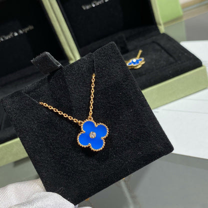 [Garvey ]CLOVER 15MM DIAMOND AND BLUE AGATE NECKLACE