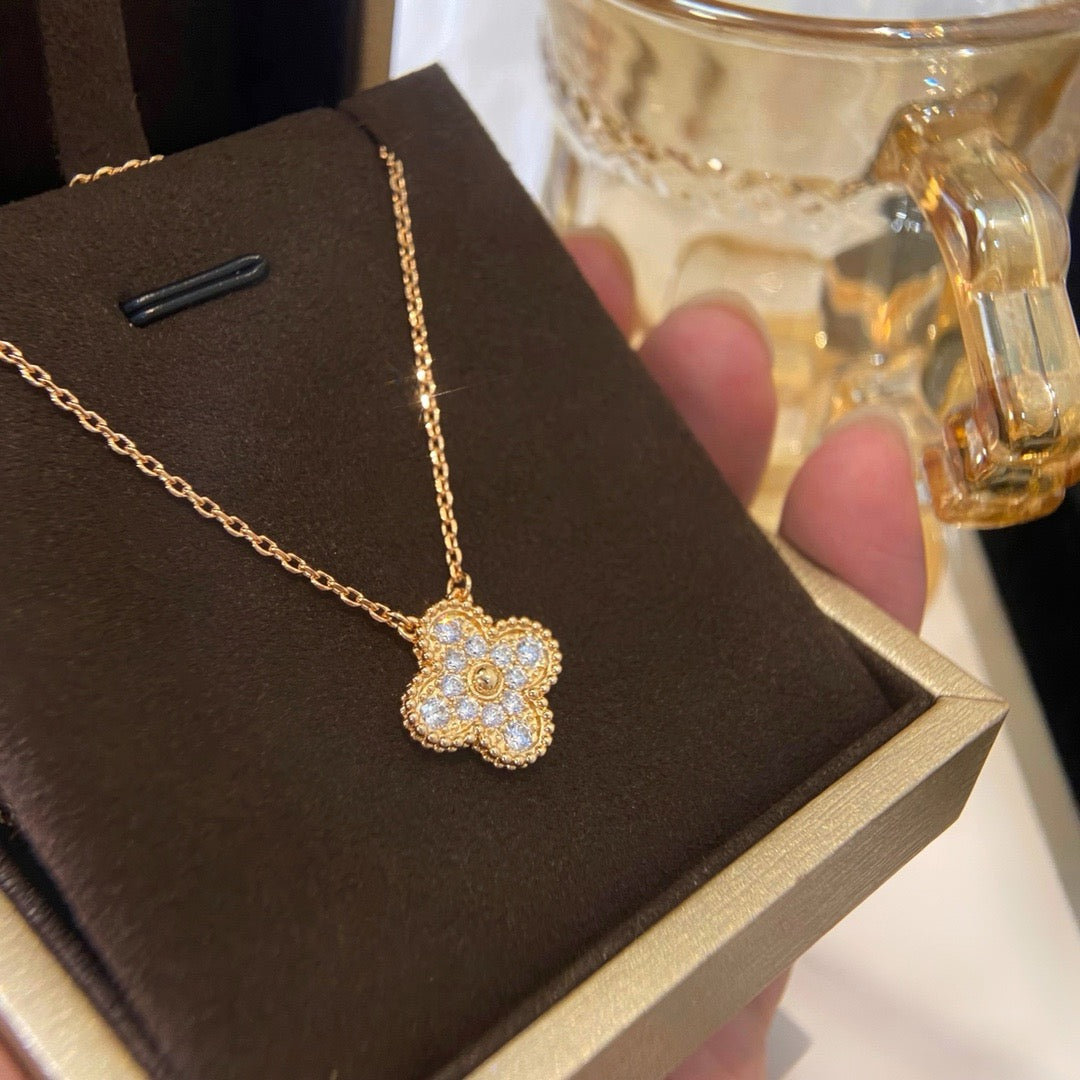 [Garvey ]CLOVER 15MM DIAMOND SINGLE FLOWER NECKLACE