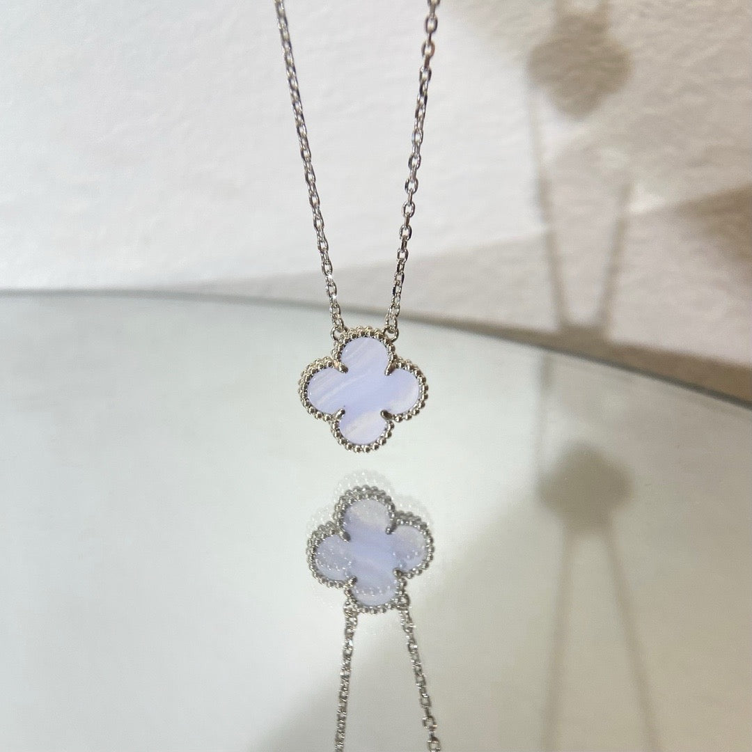 [Garvey ]CLOVER 15MM BLUE CHALCEDONY NECKLACE SILVER