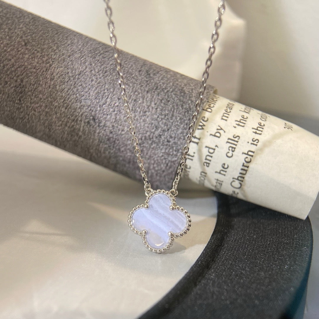 [Garvey ]CLOVER 15MM BLUE CHALCEDONY NECKLACE SILVER