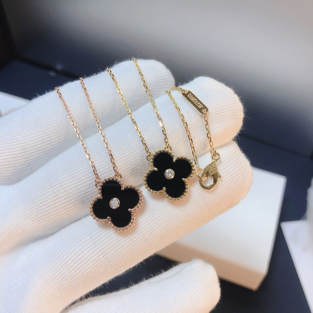 [Garvey ]CLOVER 15MM DIAMOND ONYX NECKLACE