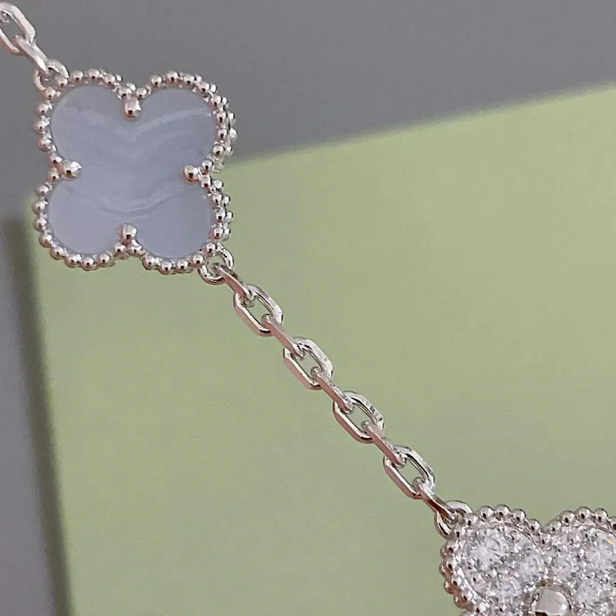 [Garvey]LUCKY CLOVER 5-MOTIF BRACELET - PURPLE CHALCEDONY COLLECTION