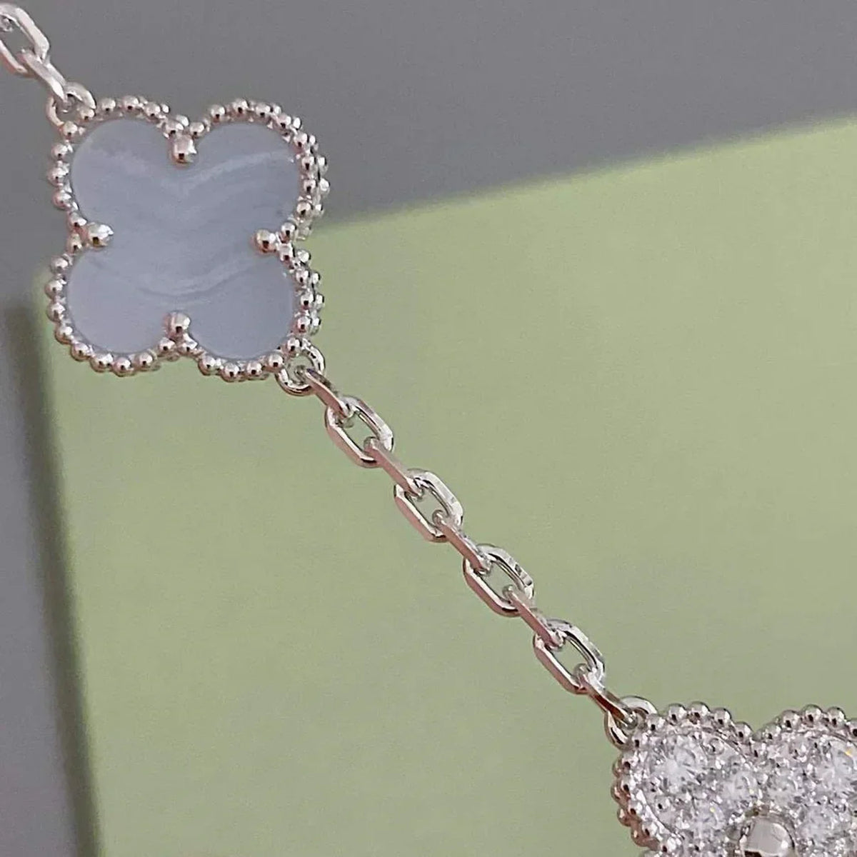 [Garvey ] CLOVER 5 MOTIF PURPLE CHALCEDONY BRACELET COLLECTION