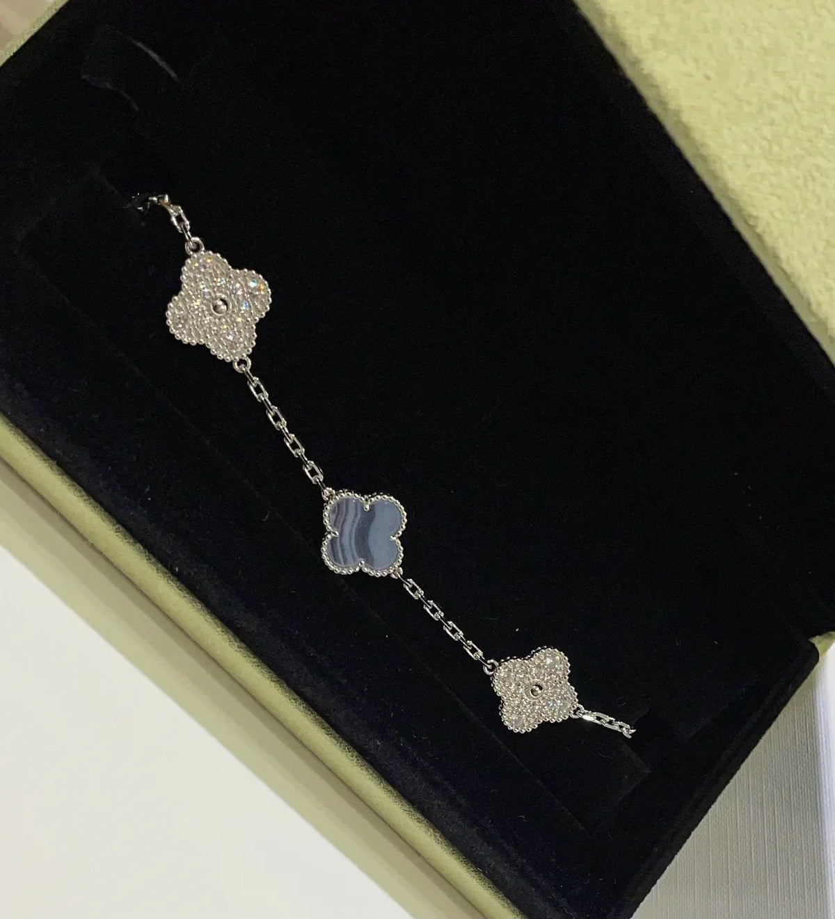[Garvey ] CLOVER 5 MOTIF PURPLE CHALCEDONY BRACELET COLLECTION