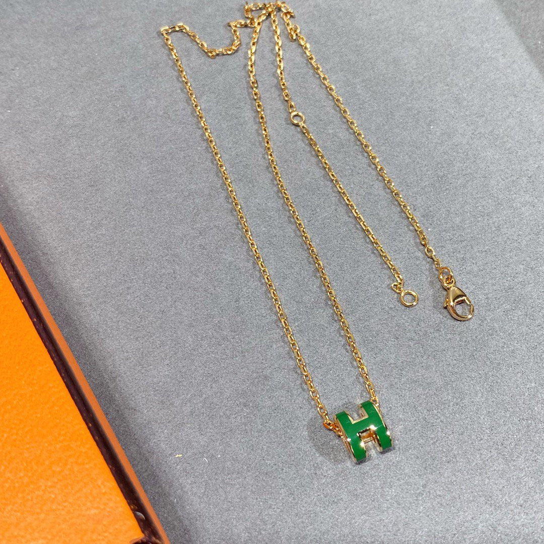 [Garvey ]POP H GREEN NECKLACE SILVER AND GOLD