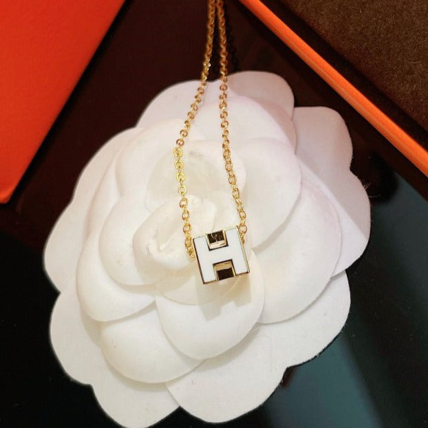 [Garvey ]H WHITE SQUARE GOLD NECKLACE