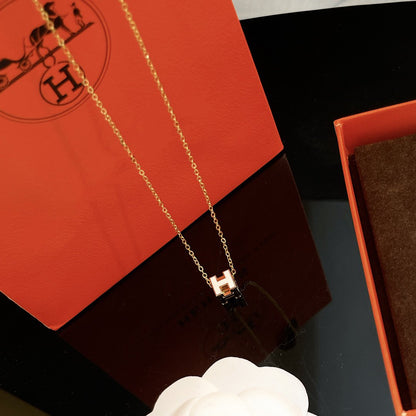 [Garvey ]H WHITE SQUARE GOLD NECKLACE