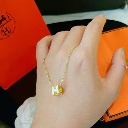 [Garvey ]H WHITE SQUARE GOLD NECKLACE