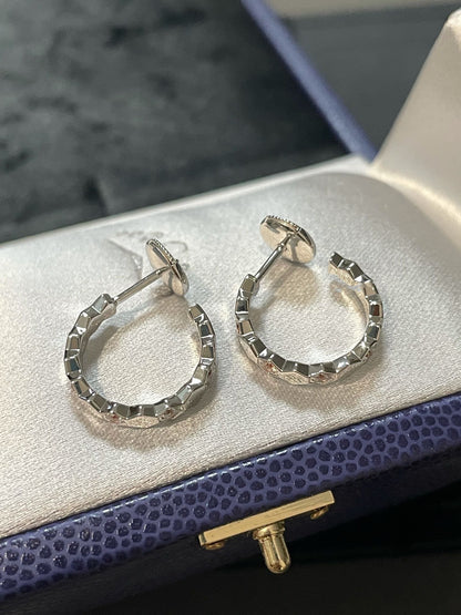 [Garvey ]Hollow Design Four-Leaf Clover Flower Shape Earrings