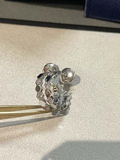 [Garvey ]Hollow Design Four-Leaf Clover Flower Shape Earrings