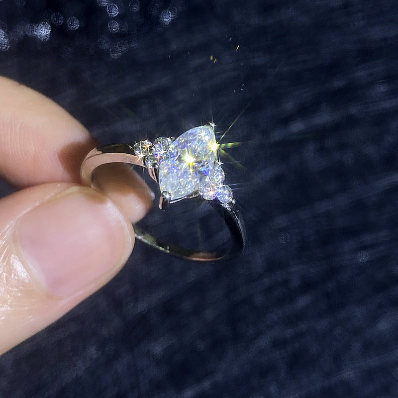 [Garvey]ELEGANT MARQUISE CUT MOISSANITE RING WITH SIDE ACCENTS