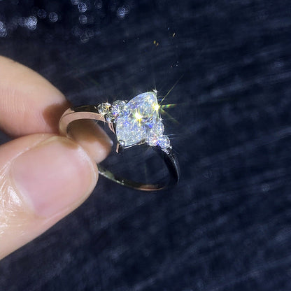 [Garvey]ELEGANT MARQUISE CUT MOISSANITE RING WITH SIDE ACCENTS