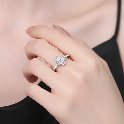[Garvey]ELEGANT MARQUISE CUT MOISSANITE RING WITH SIDE ACCENTS