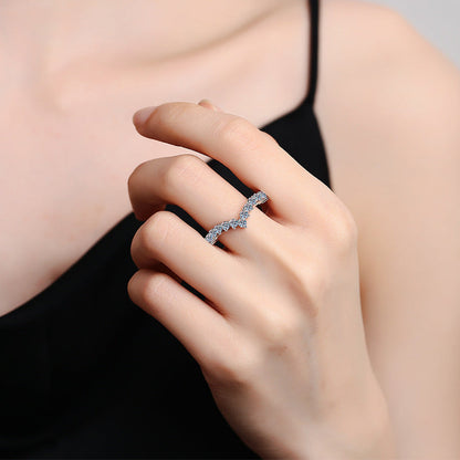 [Garvey]ELEGANT V-SHAPED CHEVRON MOISSANITE RING
